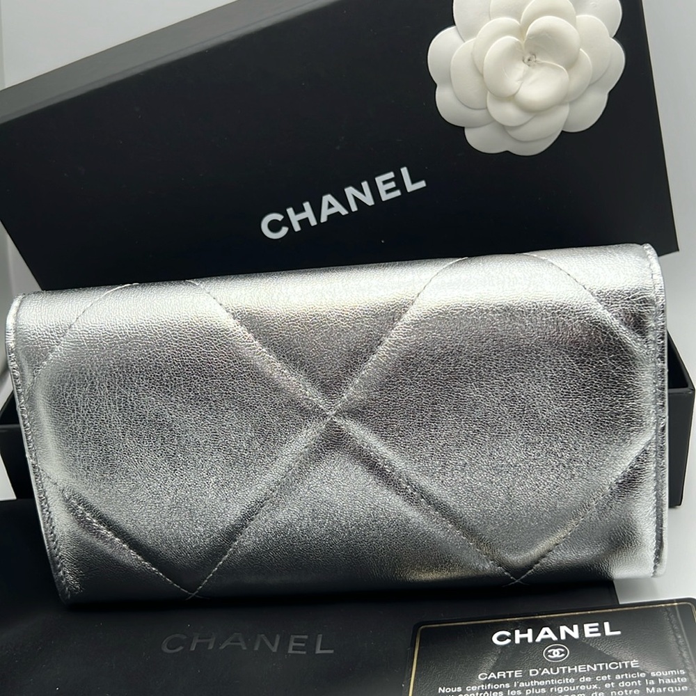CHANEL 19 Flap Quilted Metallic Long Wallet Gold CC Made 2021 New Unused No Tag - Picture 3 of 17